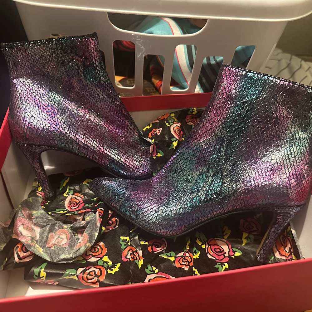 Betsy Johnson booties
